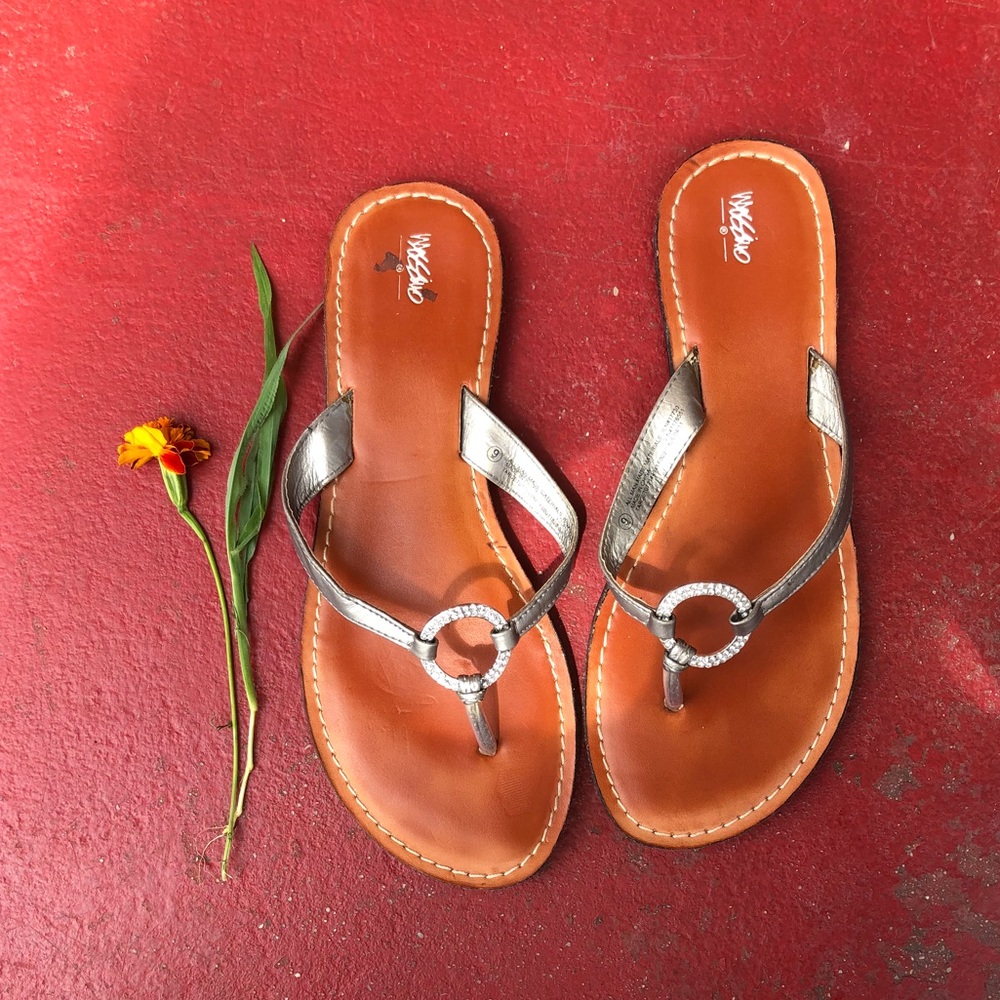 Mossimo (Target) Flip Flops 9 - Silver
